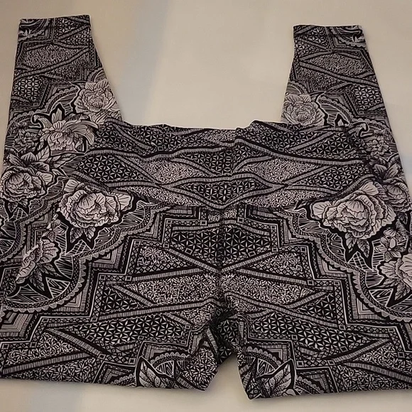 Lululemon Leggings Size 10. Rare. - Picture 4 of 6